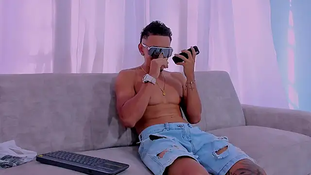 Snapshot of privacy_friends chatting on March 9, 9:19 pm privacy friends online show from March 9, 9:19 pm