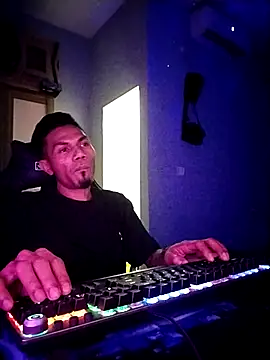 UcEng Lab online show from March 1, 6:32 pm