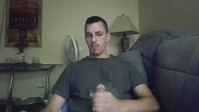 Snapshot of luverrboyy chatting on July 14, 5:34 am luverrboyy online show from July 14, 5:34 am