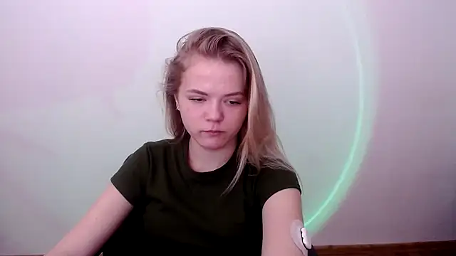 FoxiLana online show from March 12, 8:20 am