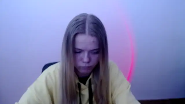 FoxiLana online show from March 14, 8:20 am