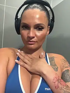 Snapshot of Destinylovex chatting on May 3, 11:27 am Destinylovex online show from May 3, 11:27 am