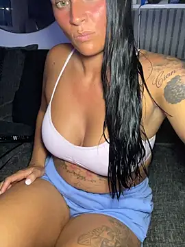 Snapshot of Destinylovex chatting on May 18, 8:25 pm Destinylovex online show from May 18, 8:25 pm