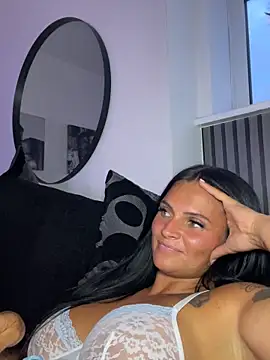 Snapshot of Destinylovex chatting on June 4, 8:04 pm Destinylovex online show from June 4, 8:04 pm