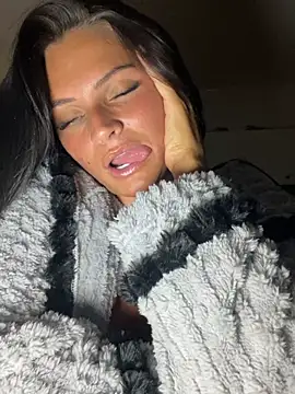 Snapshot of Destinylovex chatting on June 7, 9:18 pm Destinylovex online show from June 7, 9:18 pm