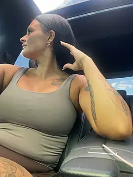 Snapshot of Destinylovex chatting on June 29, 10:37 am Destinylovex online show from June 29, 10:37 am