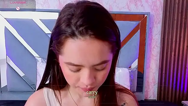 Snapshot of LittleeSara18 chatting on May 31, 10:00 am LittleeSara18 online show from May 31, 10:00 am