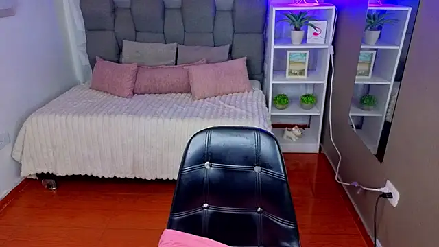 SophyAdams online show from June 10, 11:46 pm