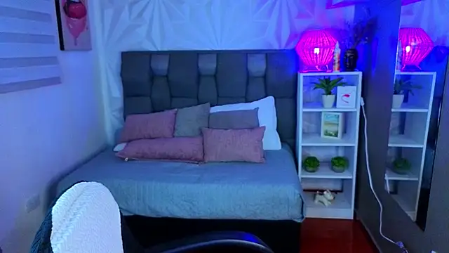 SophyAdams online show from June 20, 4:26 am