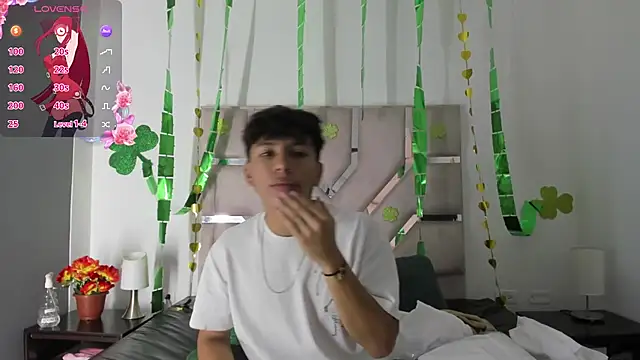 Snapshot of Angel_Lux chatting on March 2, 7:10 pm Angel Lux online show from March 2, 7:10 pm