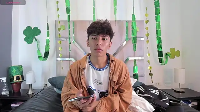 Snapshot of Angel_Lux chatting on March 6, 8:16 pm Angel Lux online show from March 6, 8:16 pm