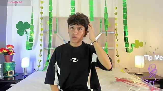 Snapshot of Angel_Lux chatting on March 9, 7:18 pm Angel Lux online show from March 9, 7:18 pm