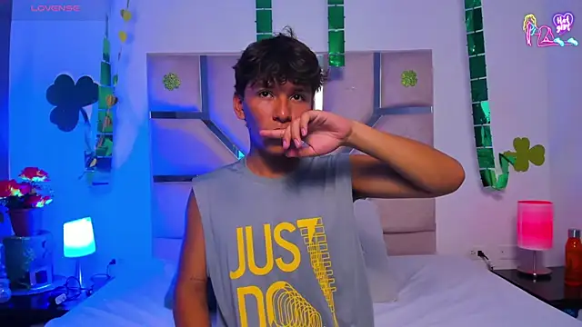 Snapshot of Angel_Lux chatting on March 20, 7:08 pm Angel Lux online show from March 20, 7:08 pm