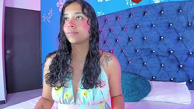 laurasmith  online show from August 1, 11:53 am