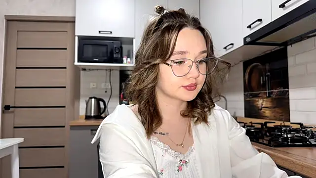 AinaSmith online show from March 16, 1:15 pm