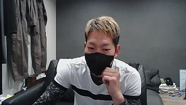 Snapshot of ryuaaaaa chatting on April 1, 6:25 am ryuaaaaa online show from April 1, 6:25 am