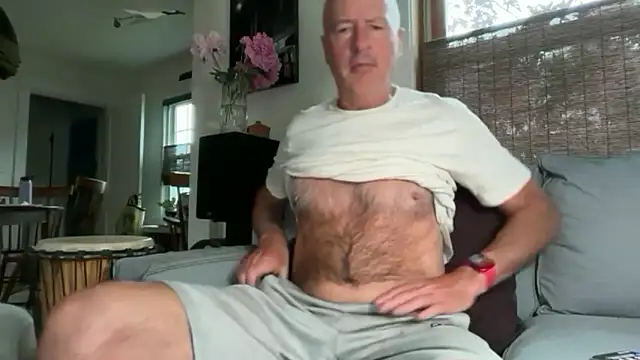 Snapshot of Guy__Grey chatting on June 15, 11:23 am Guy Grey online show from June 15, 11:23 am