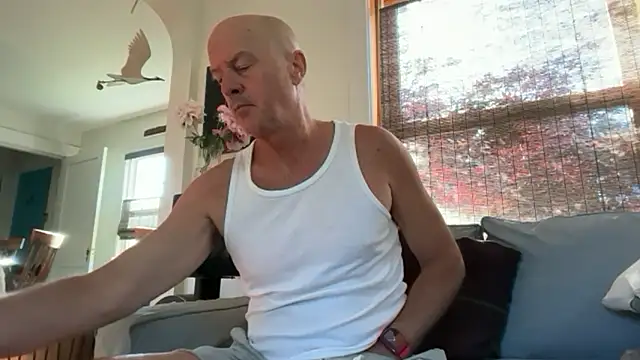 Snapshot of Guy__Grey chatting on June 17, 11:23 am Guy Grey online show from June 17, 11:23 am