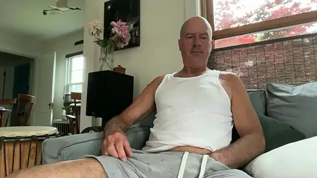 Snapshot of Guy__Grey chatting on June 18, 10:52 am Guy Grey online show from June 18, 10:52 am