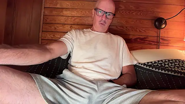 Snapshot of Guy__Grey chatting on August 2, 1:04 am Guy Grey online show from August 2, 1:04 am