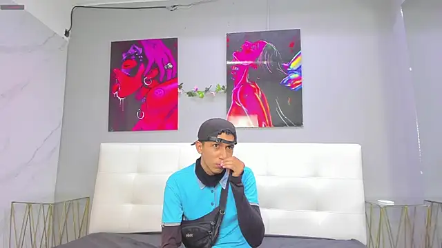 Snapshot of ahsly78Bryan chatting on June 19, 7:39 pm ahsly78Bryan online show from June 19, 7:39 pm