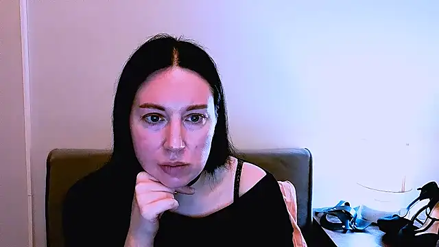 MiaFair online show from March 7, 5:43 pm