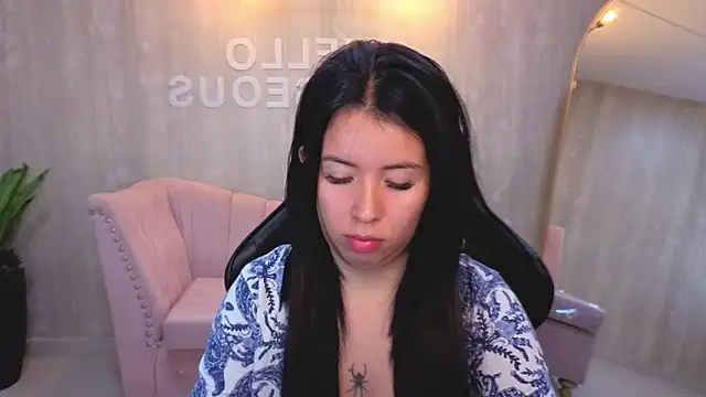 Kylia a online show from June 10, 1:28 am