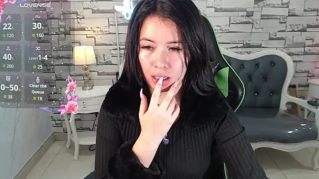 Kylia a online show from June 16, 8:11 pm