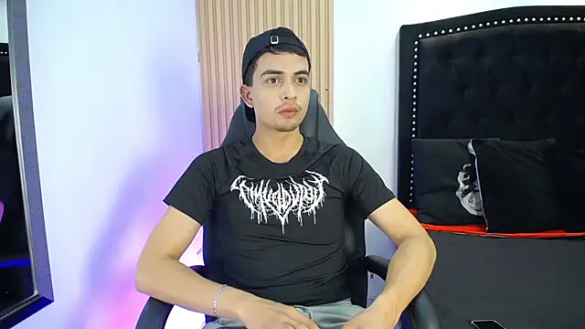 NewYoungHot online show from May 4, 9:11 pm