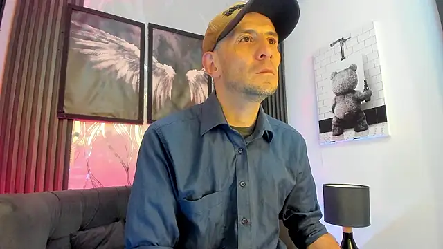 Milanwhite  online show from February 24, 11:30 am