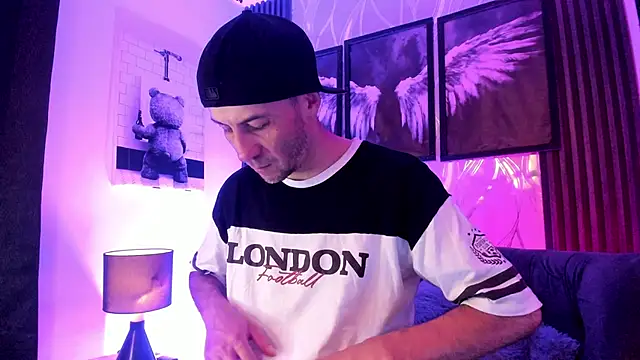 Milanwhite  online show from March 5, 11:39 am