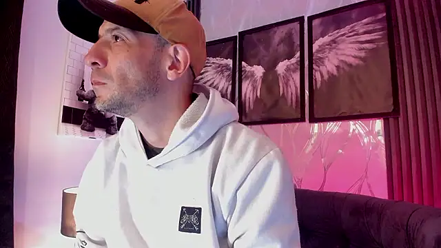 Milanwhite  online show from March 14, 11:48 am