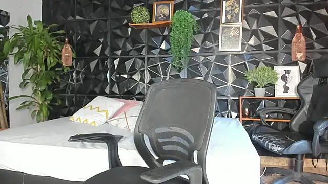 Jeremy wallker online show from July 18, 6:12 pm