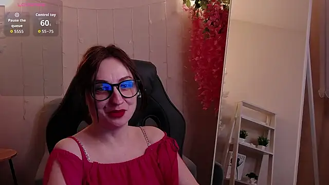 AlexaVitton online show from March 13, 8:32 am