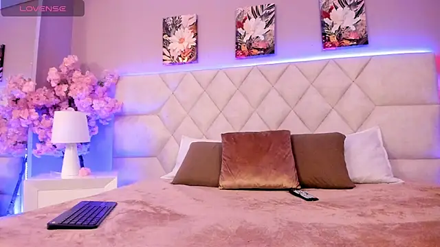 Bianca Monroe  online show from April 28, 8:14 pm