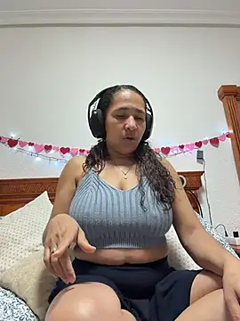 CrystalIvy online show from April 19, 8:11 pm