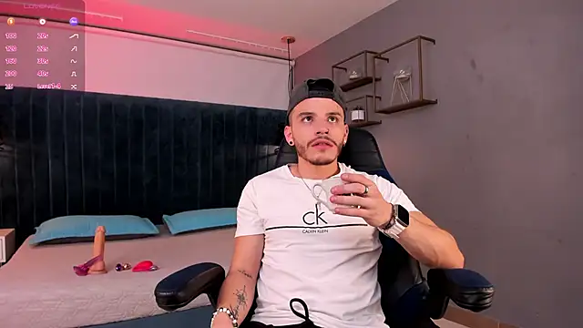 liam es online show from March 14, 2:39 am