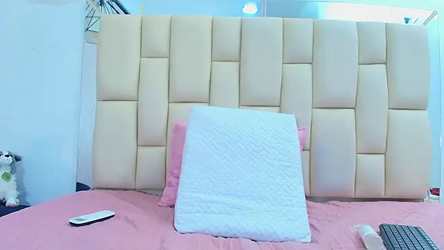 Lana Sliim online show from February 26, 12:15 pm