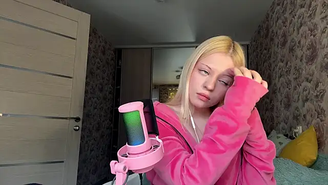 JeneeBIanks online show from February 20, 11:11 am