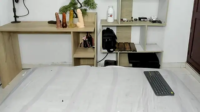 Snapshot of valeriavelasquez chatting on June 4, 10:16 pm valeriavelasquez online show from June 4, 10:16 pm