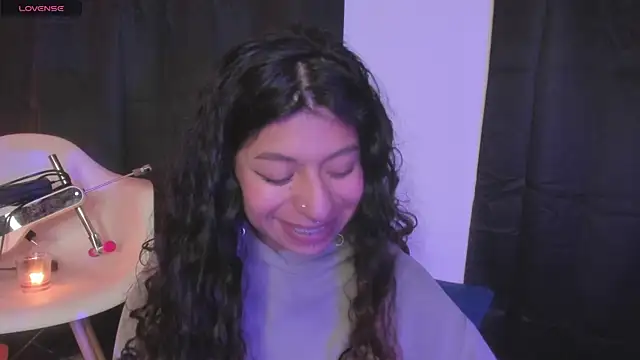Snapshot of MilyFerrer chatting on May 15, 4:52 am MilyFerrer online show from May 15, 4:52 am