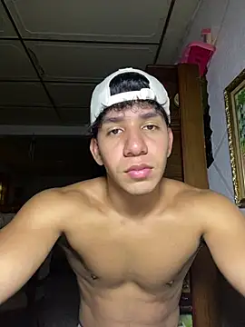 Alejandrososas online show from June 2, 9:06 pm