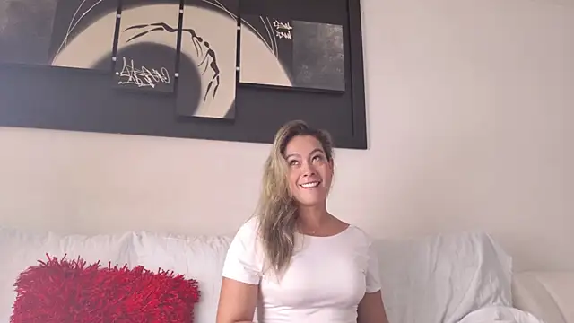 Snapshot of Paula_Brown88 chatting on May 25, 7:09 pm Paula Brown88 online show from May 25, 7:09 pm
