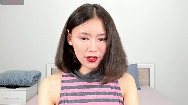 Snapshot of Kiraeko chatting on May 7, 4:45 pm Kiraeko online show from May 7, 4:45 pm