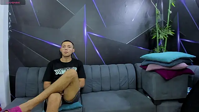 Snapshot of georginacouple_hardsex chatting on March 13, 3:18 pm georginacouple hardsex online show from March 13, 3:18 pm