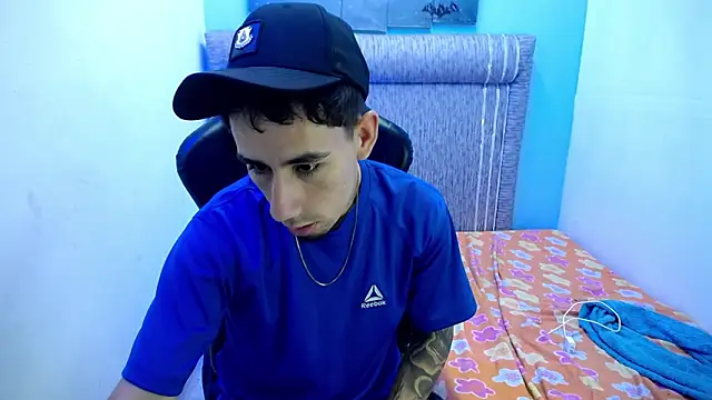 Snapshot of Owen_courtz chatting on March 15, 12:22 pm Owen courtz online show from March 15, 12:22 pm