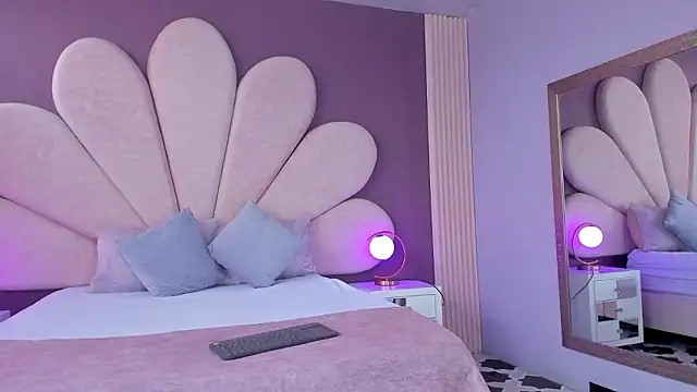 EmiilyRousee online show from March 3, 4:35 pm