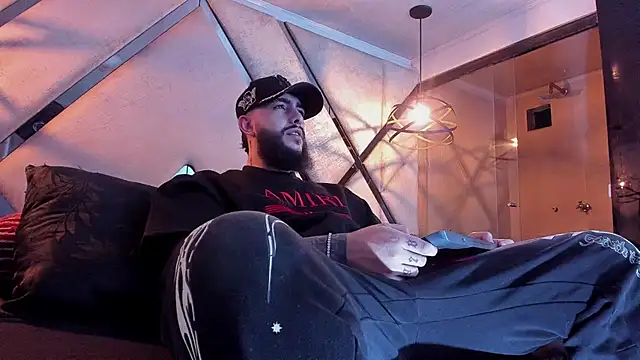 SantiagoHincapiie online show from March 1, 4:14 am