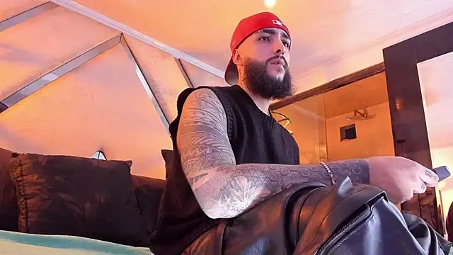 SantiagoHincapiie online show from March 7, 4:20 am