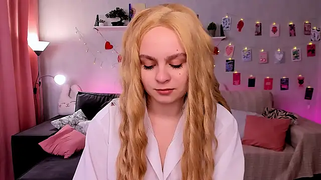 VivienAllen online show from March 16, 9:13 am